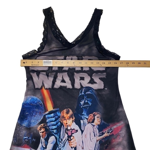 Kids Star Wars night gown size 4-6.‎ - Picture 8 of 9